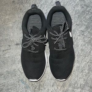 Nike Roshe One Women’s Running Shoe - Black & White